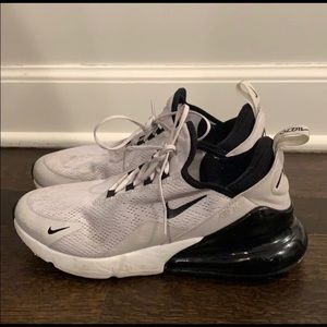 Woman’s nike air max 270
